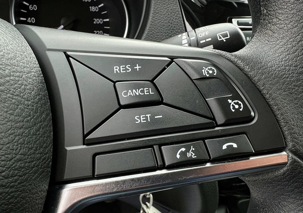 Nissan Qashqai cena 69900 przebieg: 82000, rok produkcji 2020 z Chrzanów małe 667